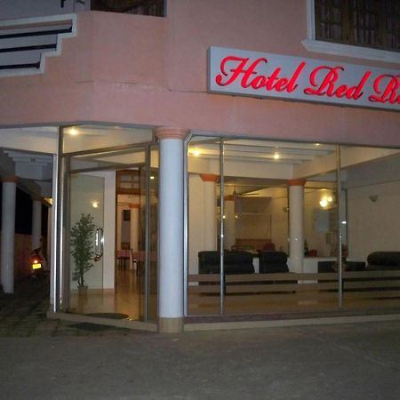 Hotel Red Rose Negombo Esterno foto