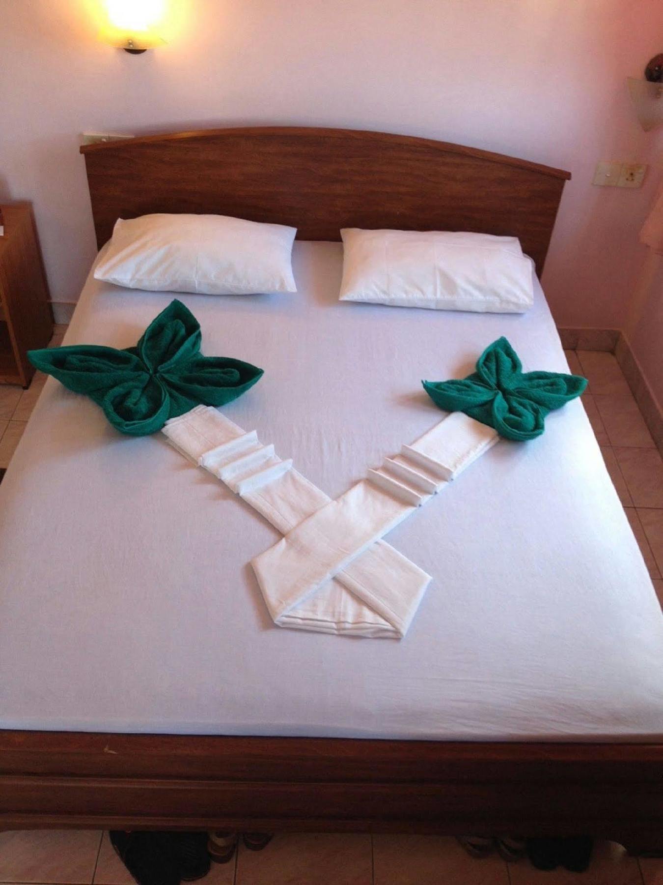 Hotel Red Rose Negombo Esterno foto