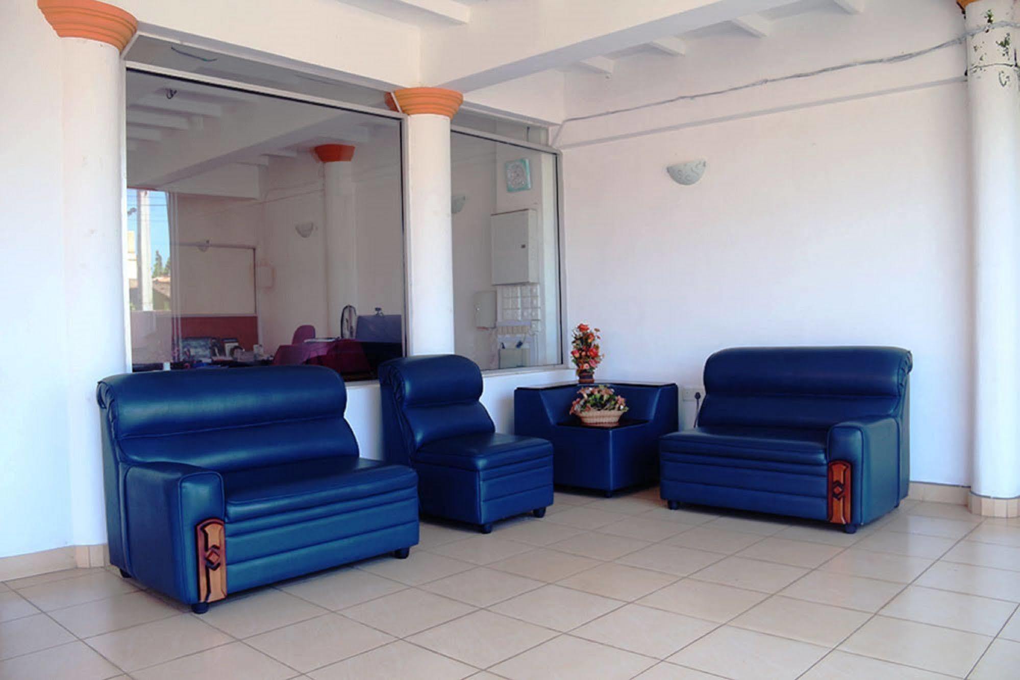 Hotel Red Rose Negombo Esterno foto