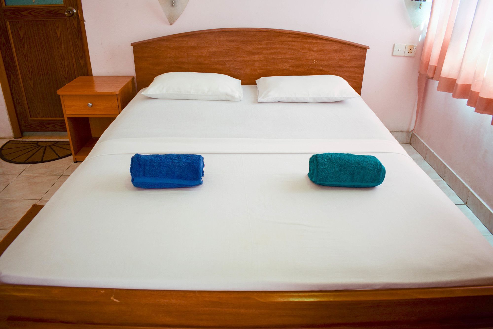 Hotel Red Rose Negombo Esterno foto