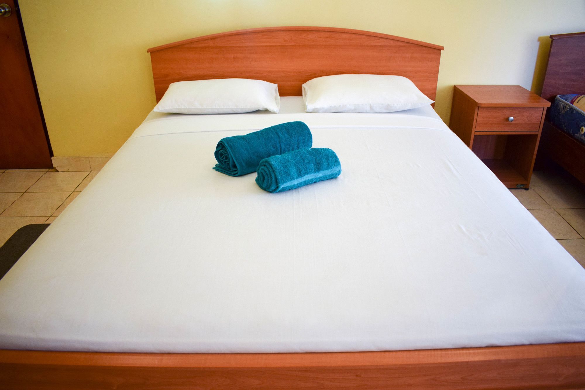 Hotel Red Rose Negombo Esterno foto
