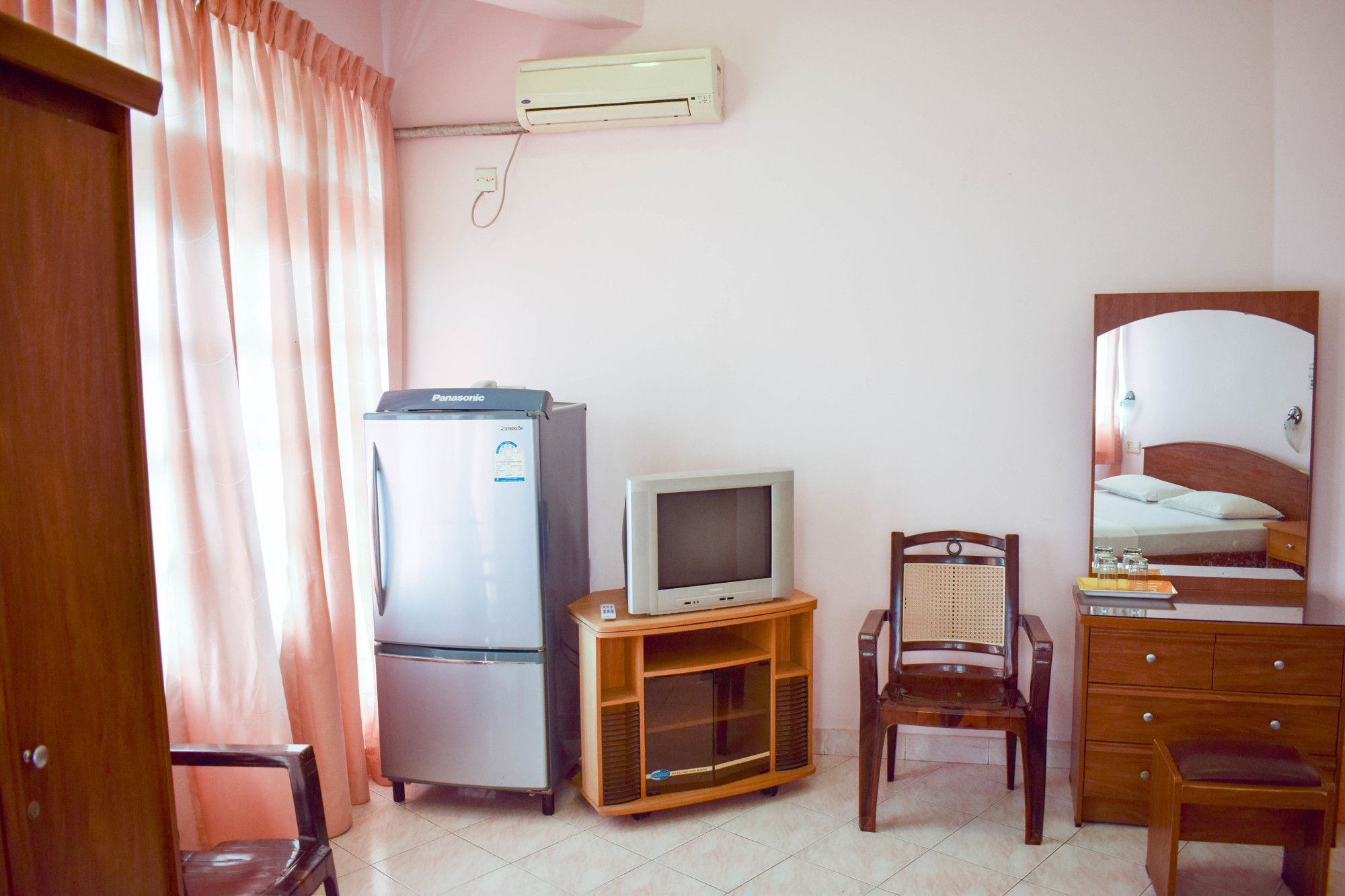Hotel Red Rose Negombo Esterno foto