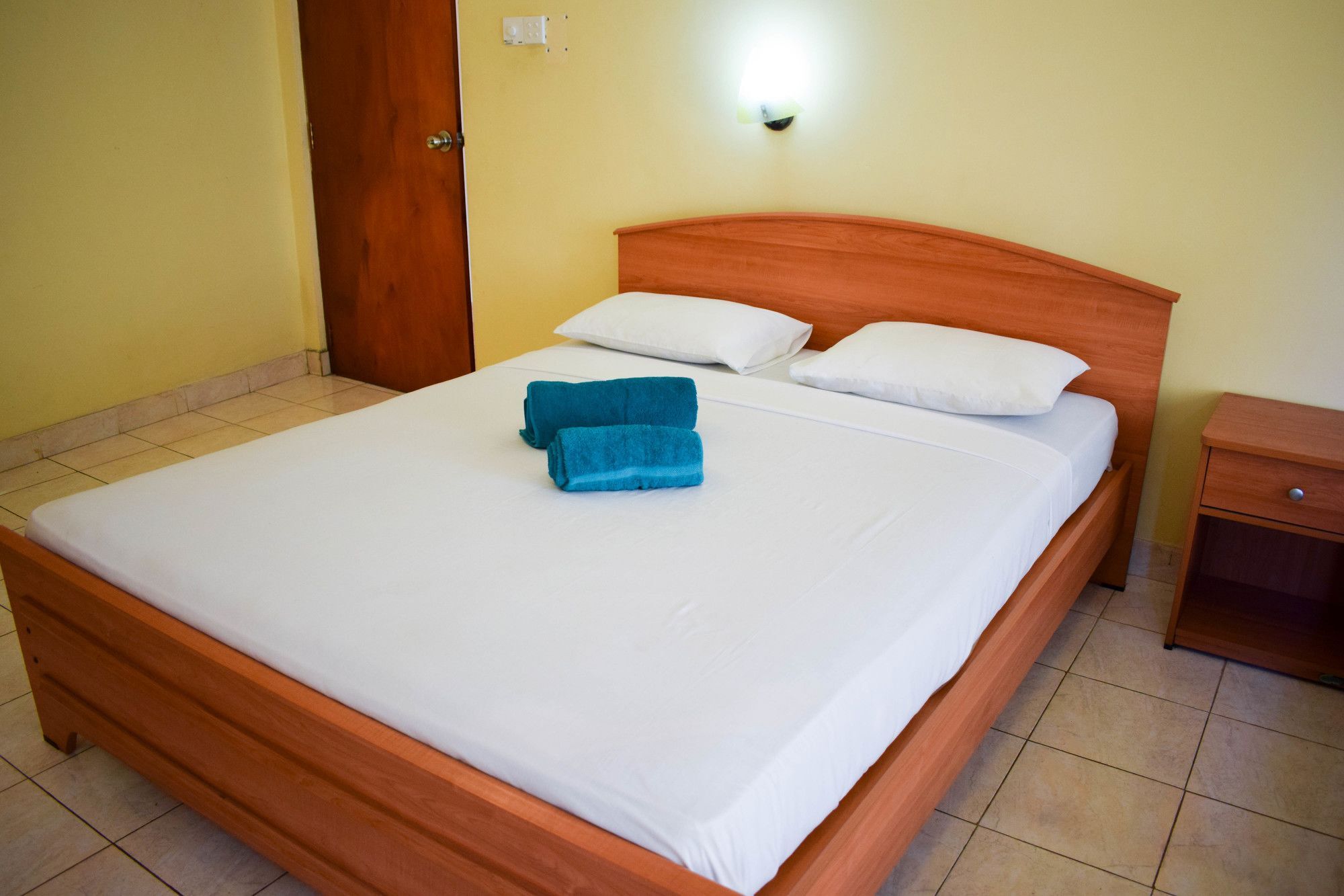 Hotel Red Rose Negombo Esterno foto
